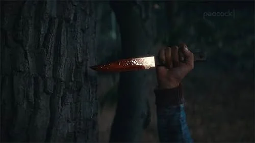 Linda Cardellini como Pamela Voorhees na série Crystal Lake, produzida pela A24 para o Peacock