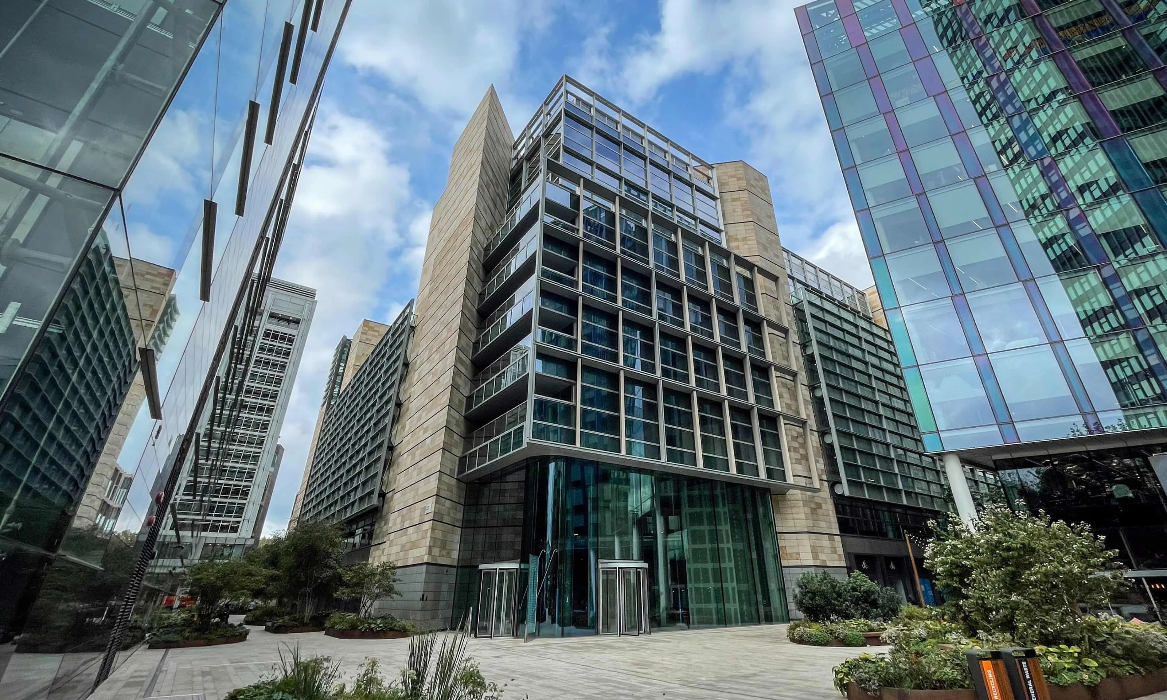 Escritório da Meta em Londres, onde o engenheiro trabalhava quando criou o script para baixar fotos privadas