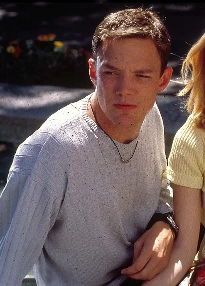 Stu Macher em Pânico (1996), o papel que revelou o talento instável e magnético de Matthew Lillard