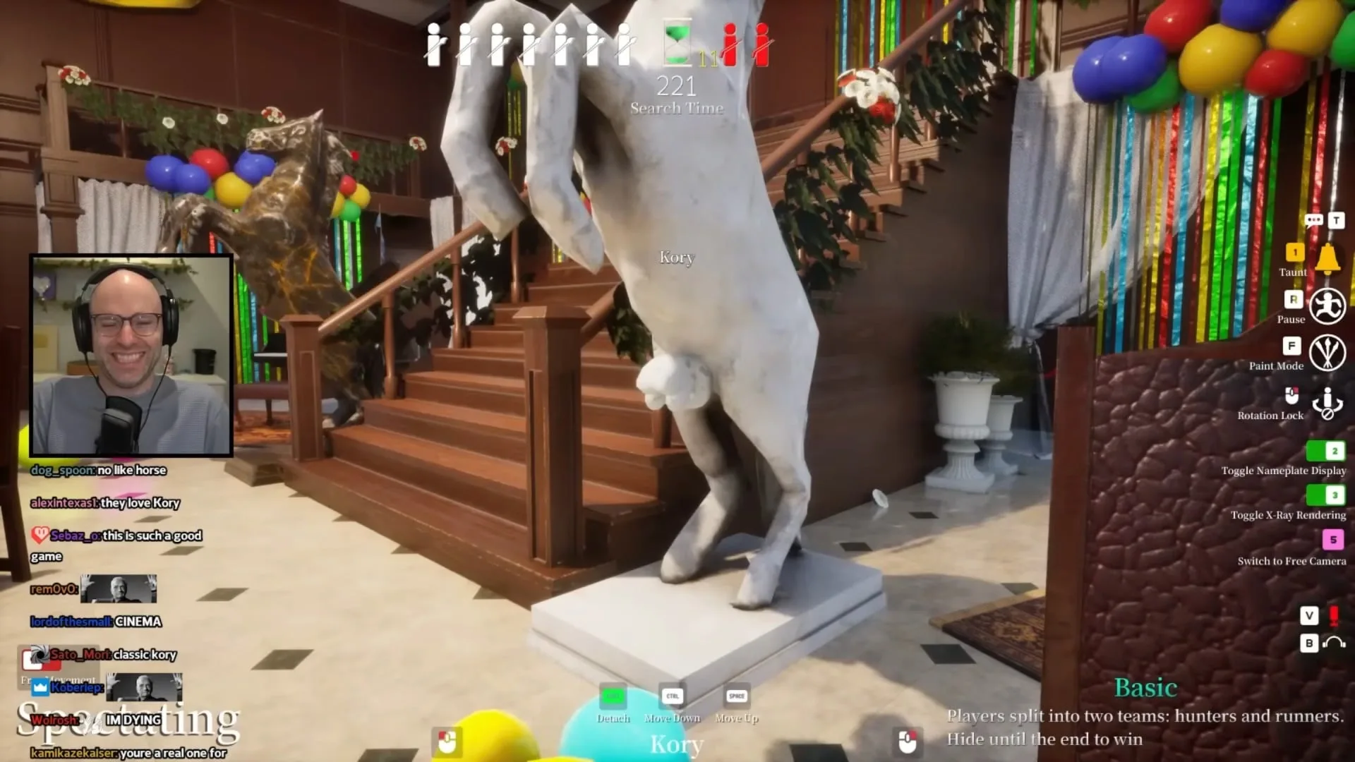 Jogador de Meccha Chameleon com o boneco branco deitado e esticado numa pose que imita o formato de pênis de cavalo