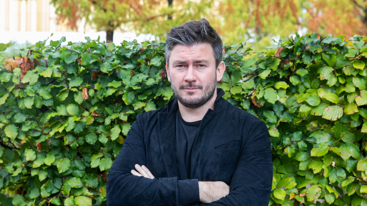 Dmitry Glukhovsky, autor da série Metro, condenado à revelia a 8 anos de prisão pela Rússia em 2023