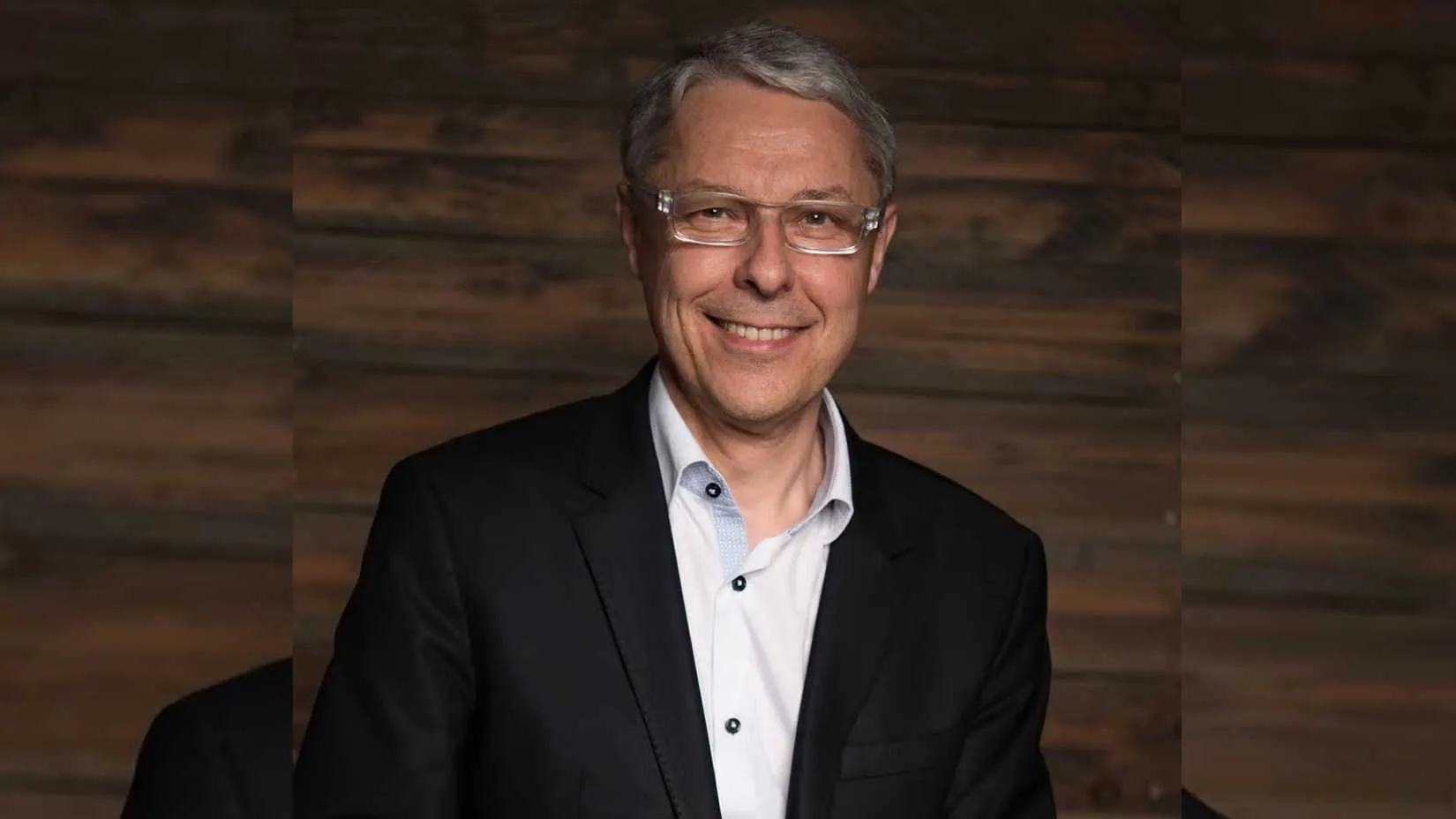 Claude Guillemot, cofundador da Ubisoft, em foto corporativa