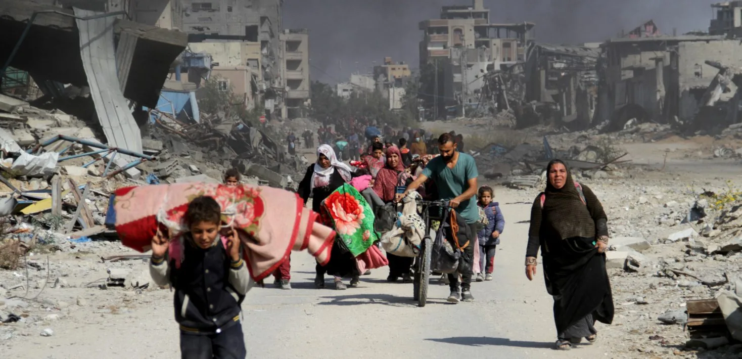 Refugiados do genocídio em Gaza, imagem da Amnesty International. A infraestrutura de análise de dados que consome esse tipo de operação em escala industrial é o mercado em que a Palantir é a referência